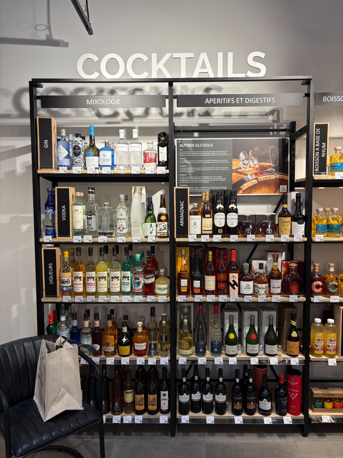 Le rayon cocktails, mixologie, gin et apéritifs — Intercaves Villerest